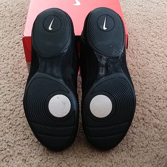 Shoes - Picture 4 of 5